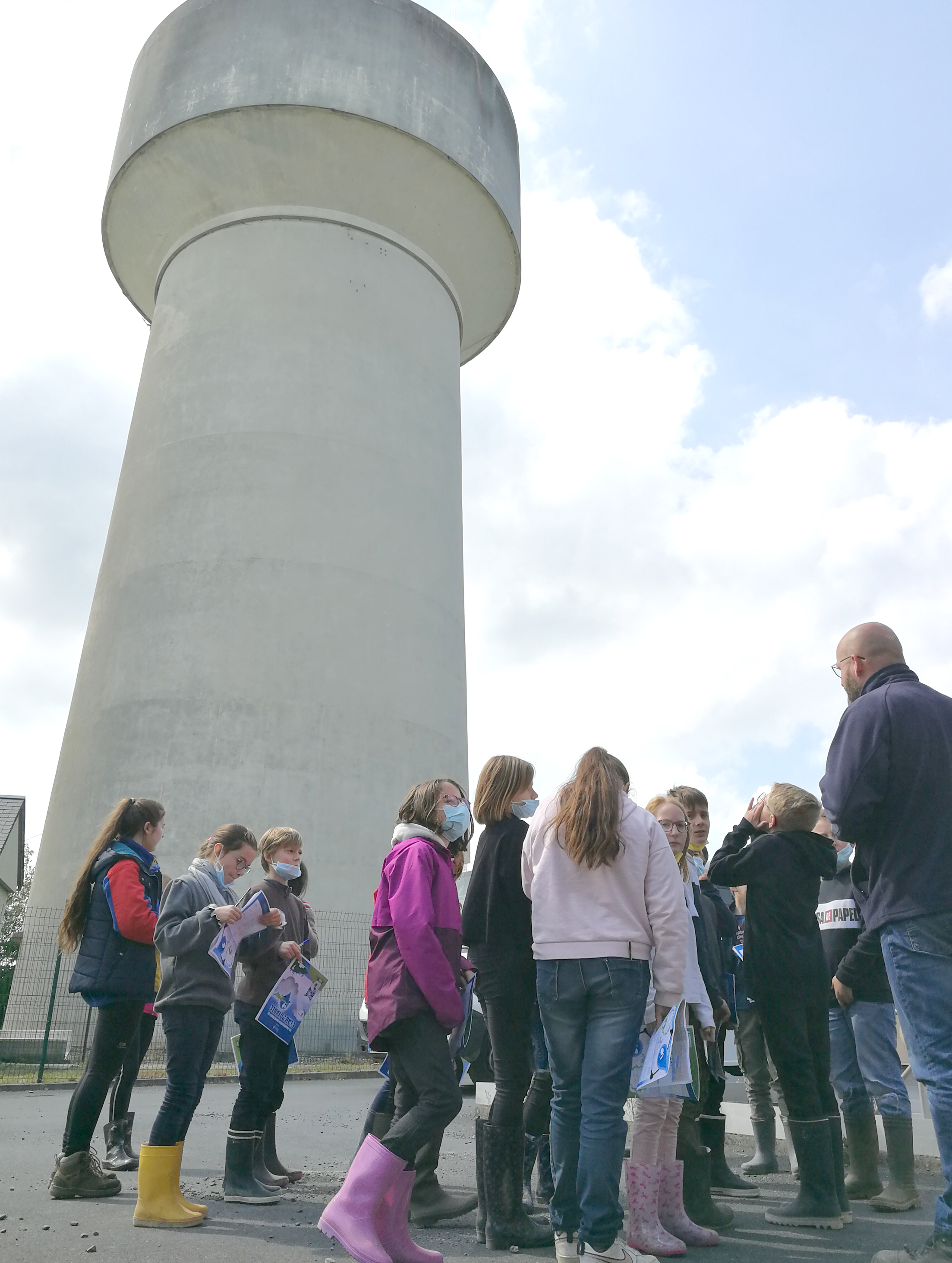 CM2 de Bricqueville-la-Blouette : visite du château d'eau de Hyenville, SDeau50