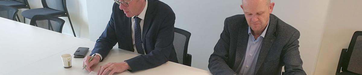 Signature du SDeau50 et de St-Lô-Agglo pour l'acquisition du nouveau siege